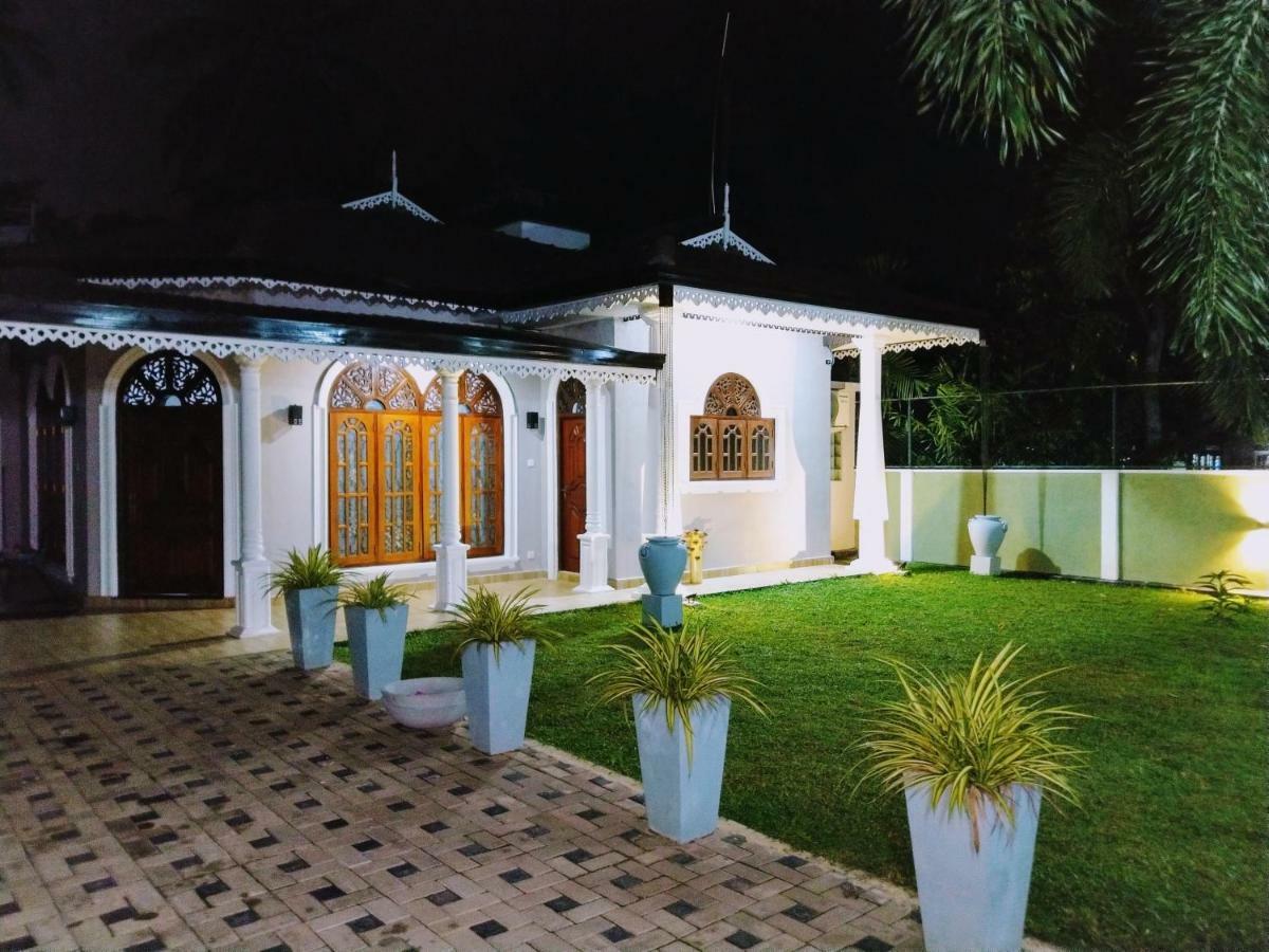 Albergue The Kaktus House At Airport Katunayaka Exterior foto