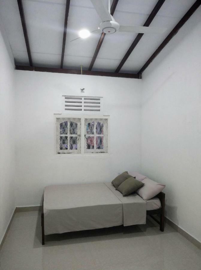 Albergue The Kaktus House At Airport Katunayaka Exterior foto