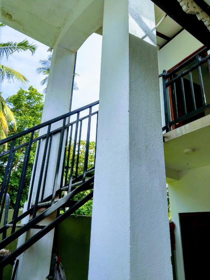 Albergue The Kaktus House At Airport Katunayaka Exterior foto